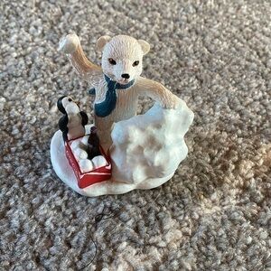 Coca-Cola Polar Bear cubs “snow day adventures “Figurine & Soda. 1996 Vintage